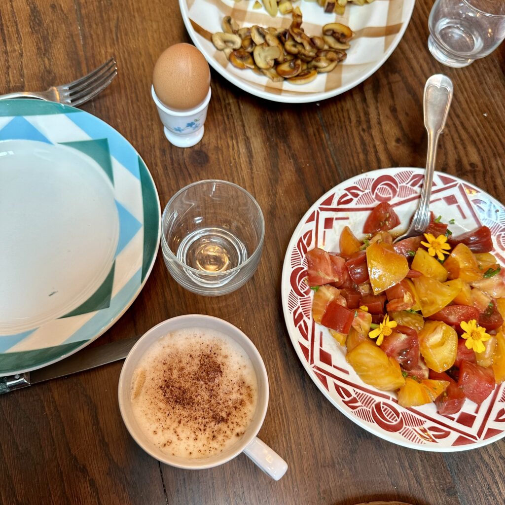 Brunch maison pour départ tardif – table d'hôtes végétarienne Les Reflets Roz, Bretagne