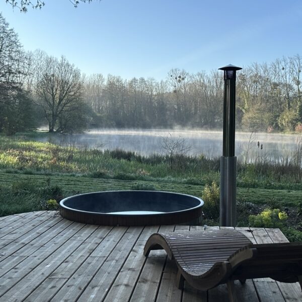 Bain nordique avec vue sur l'étang Les Reflets Roz, Bretagne Côtes d'armor