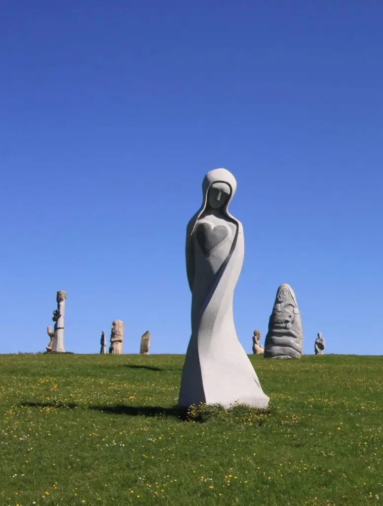 La vallée des Saints - un incontournable de votre séjour aux Reflets Roz en Côtes d'Armor