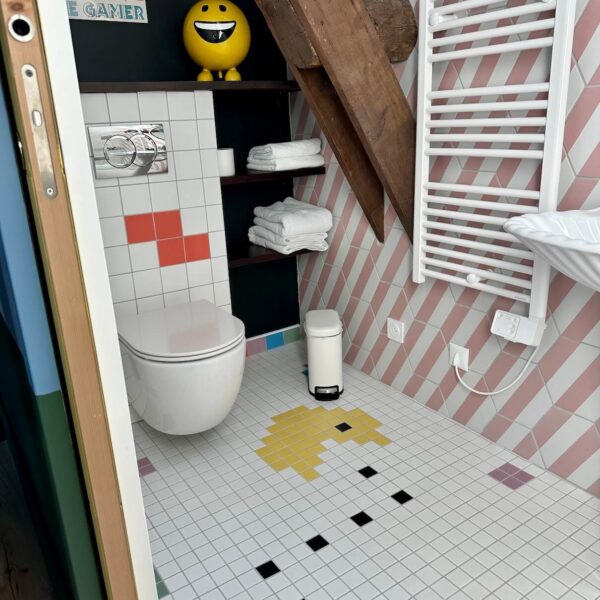 La Nosmélie - salle de bain pac man Aux Reflets Roz