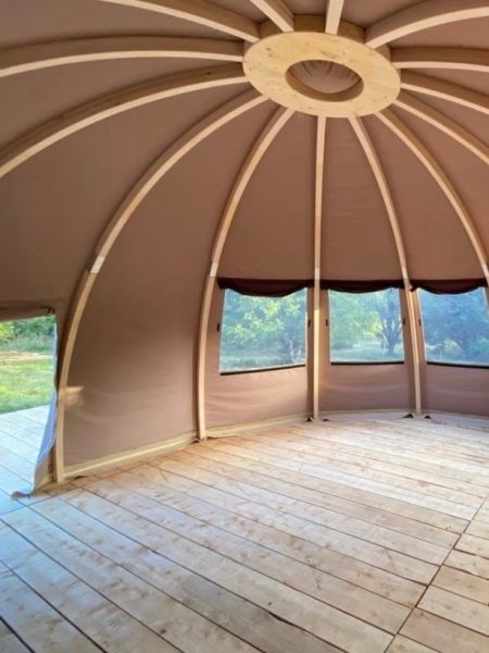 Dome de yoga pour retraite et atelier créatif - Les Reflets Roz